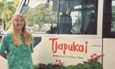 002tjapukaibus.jpg (10197 bytes)