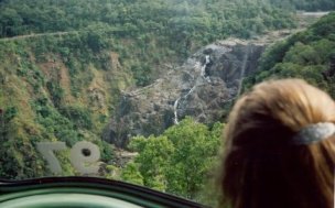 014bigwaterfallfromtrain.jpg (16948 bytes)