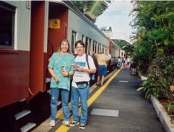 015gettingontrain.jpg (15510 bytes)