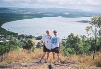 216grassyhillcooktown.jpg (20637 bytes)