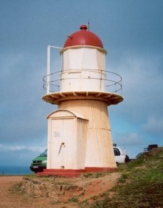 217lighthousecooktowngrassyhill.jpg (13635 bytes)