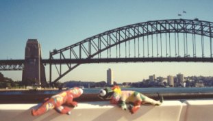 402sydneybridge.jpg (13642 bytes)