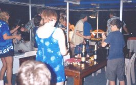 10champagne.jpg (14419 bytes)