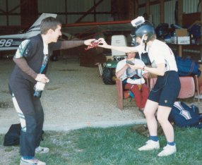 11dirtdivecamera.jpg (19345 bytes)