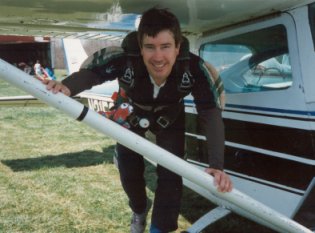 14bobkplane2.jpg (20005 bytes)