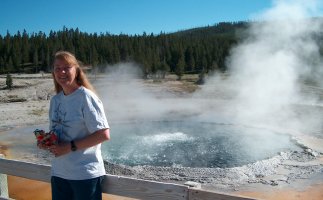 051akkspasmoticgeyserboiling.jpg (15917 bytes)