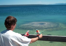 098fishingholewestthumbgeyserbasin.jpg (11995 bytes)