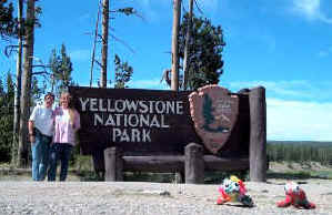 116enteryellowstonesigh.jpg (32694 bytes)